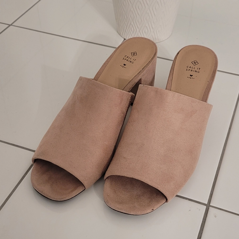 Mule Sandals 👡 Great for the summer ☀️